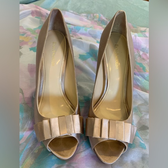 Champagne Gold Pumps - Picture 9 of 11